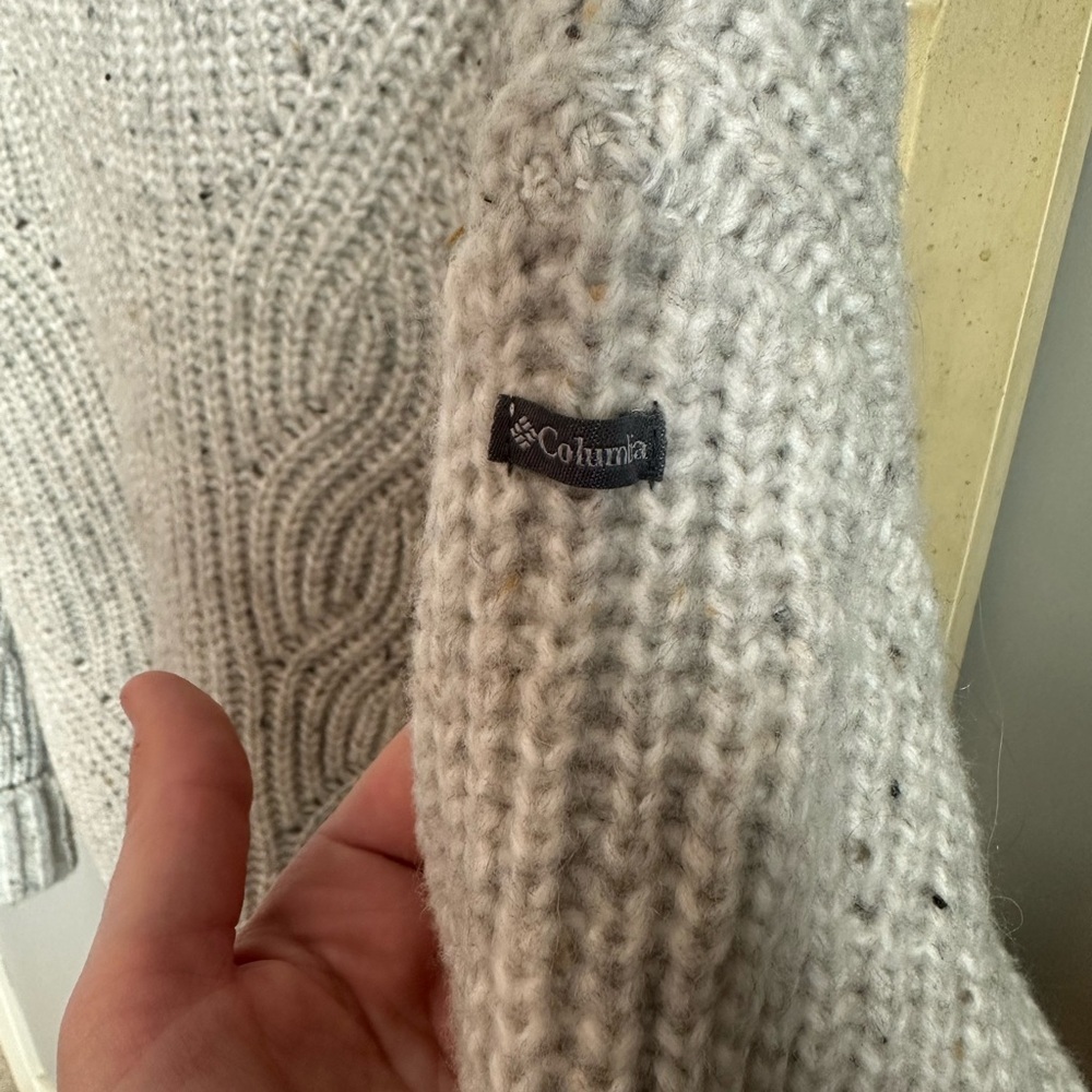 Columbia Women’s Wool Blend Cable Knit Mock Neck Sweater size large - Picture 3 of 8